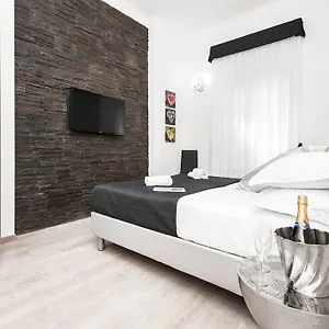 Black Colosseo Πανσιόν